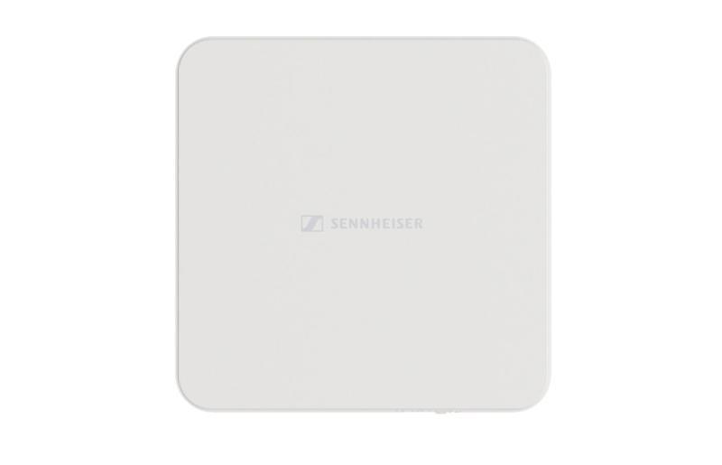 AWM UHF (823 - 1075 MHZ) Active Directional Antenna